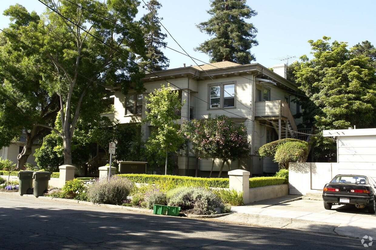 Building Photo - 1257 Mills St