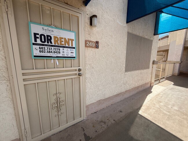 Foto del edificio - 12123 W Bell Rd