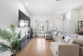 Building Photo - 806 Jackson Hill St