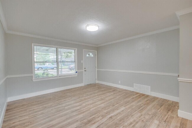 Foto del edificio - 306 W Saunders St