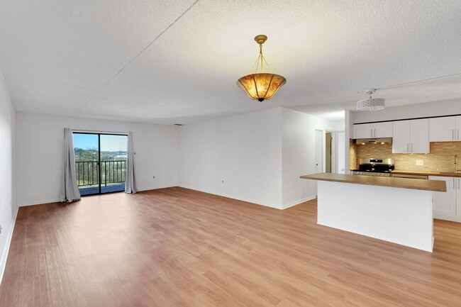 Foto del edificio - Gorgeous 2 Bedroom, 2 Bathroom KOP Condo W...