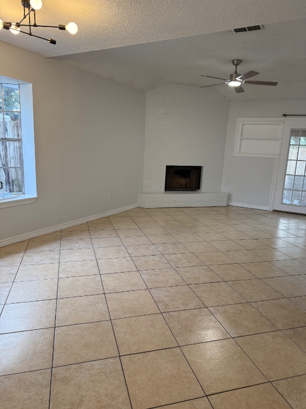 Building Photo - 142 Village Dr