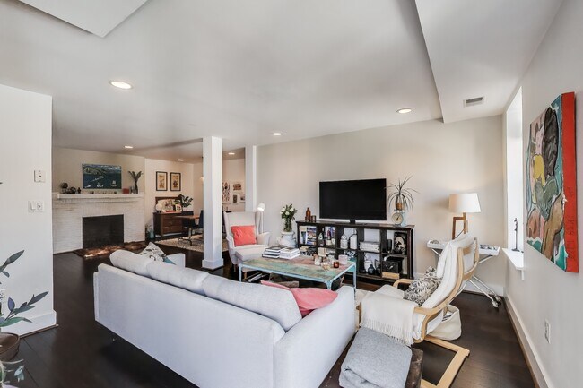 Foto del edificio - 1461 Girard St NW