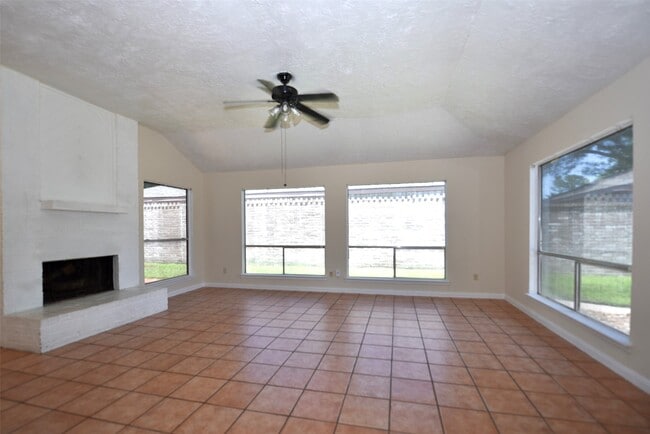 Building Photo - 16222 Queensdale Dr