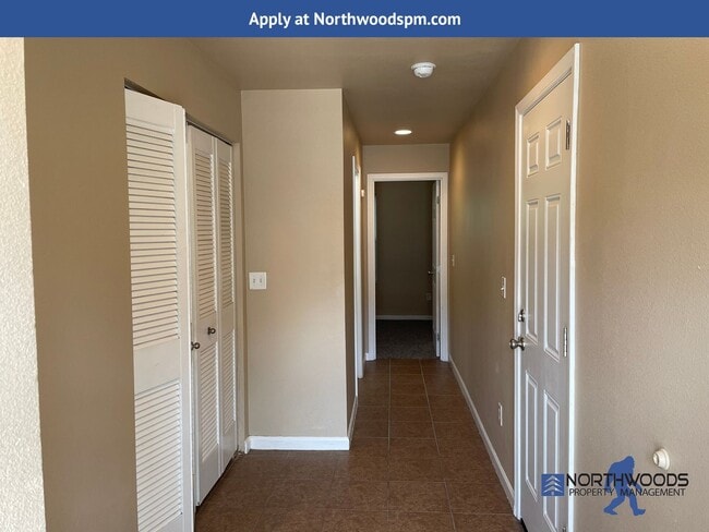 Foto del edificio - Nice 2 Bedroom 2 Bathroom 2 Story-Town Home-White City