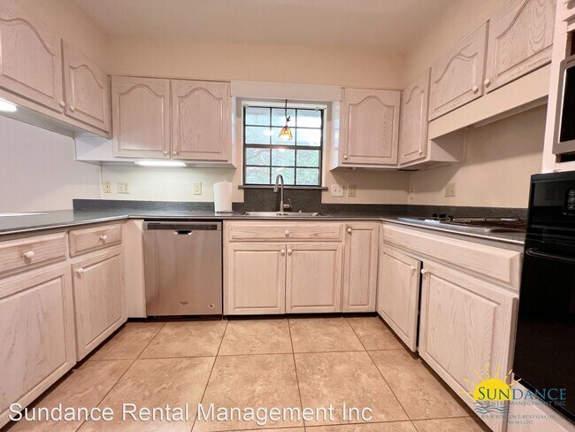 Building Photo - 5 br, 3 bath House - 55 Poquito Road