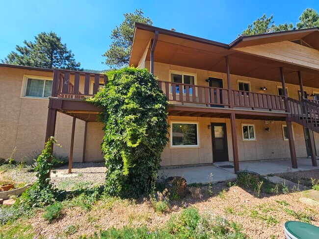 Foto del edificio - 10215 Ute Pass Ave