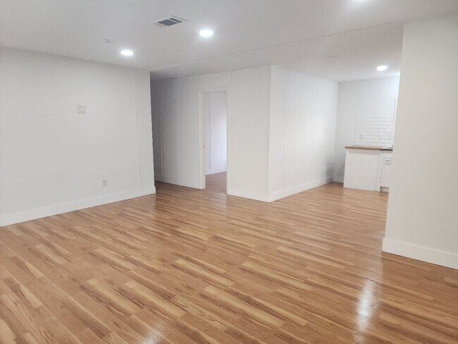 Building Photo - Renovated and Spacious 5/3 MOBILE HOME - WEST BOCA RATON