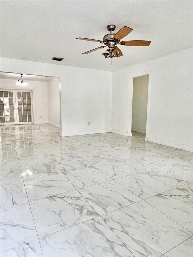 Foto del edificio - 321 NE 170th St