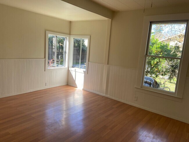 Building Photo - Lovely and spacious 1850’s ranch style hom...