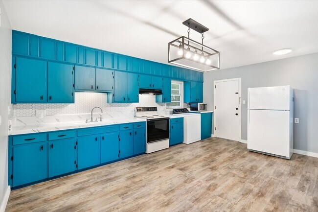 Foto del edificio - MOVE IN READY!