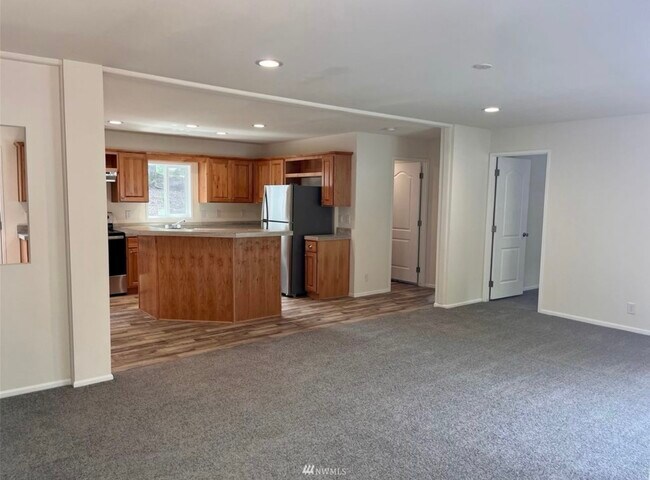 Foto del edificio - 9618 Mariner Dr NW