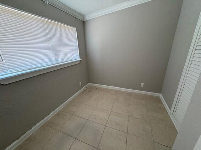 Building Photo - 5580 Honeysuckle Dr