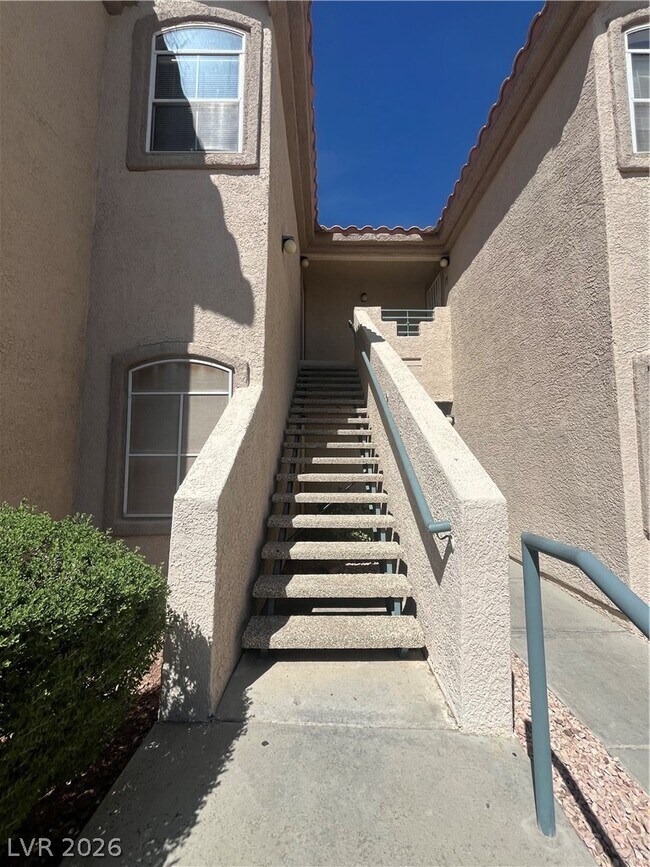 Building Photo - 5415 W Harmon Ave