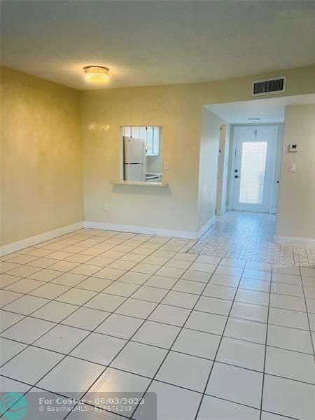Foto del edificio - 8515 Sunrise Lakes Blvd