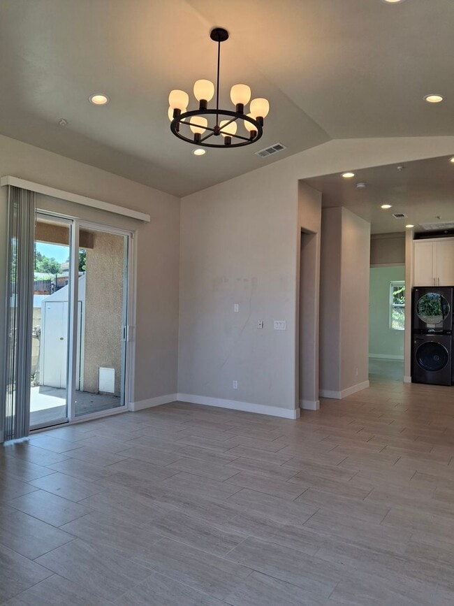 Building Photo - Beautiful 2-Bedroom, 2-Bath Home w/ Centra...