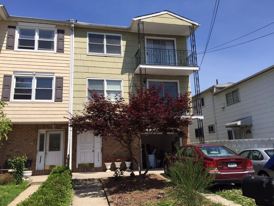 3295 Victory Blvd, Staten Island, NY 10314 House Rental in Staten