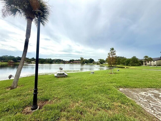 Foto del edificio - 926 N Lake Destiny Rd
