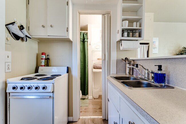 Foto del edificio - 729 E 18th Aly