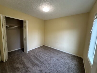 Foto del edificio - "Charming 5-Bed Home on Grand Ave: Spacious Living with 2.5 Baths in Heart of St. Paul!"