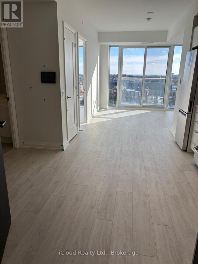 Photo du bâtiment - 412 Silver Maple Rd