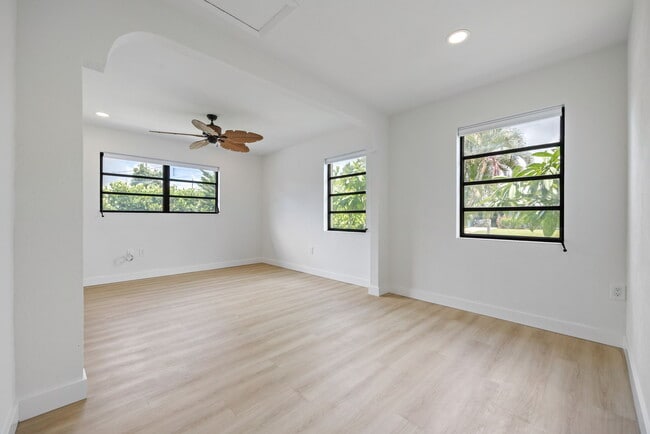 Building Photo - 1575 Grace Ave