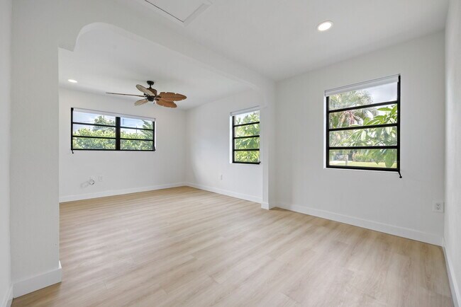 Foto del edificio - 1575 Grace Ave