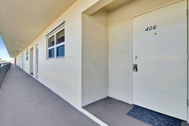 Building Photo - 2350 NE 14th Street Causeway