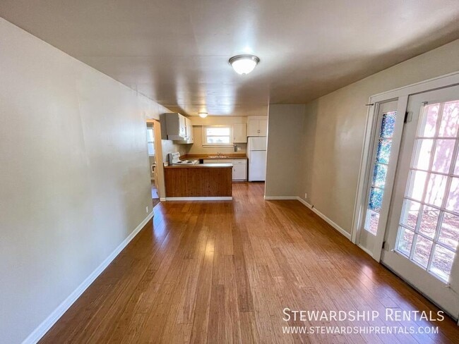 Building Photo - 1648 E 24th Ave