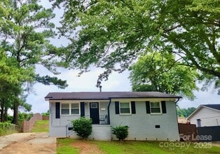 Building Photo - 1531 Longleaf Dr