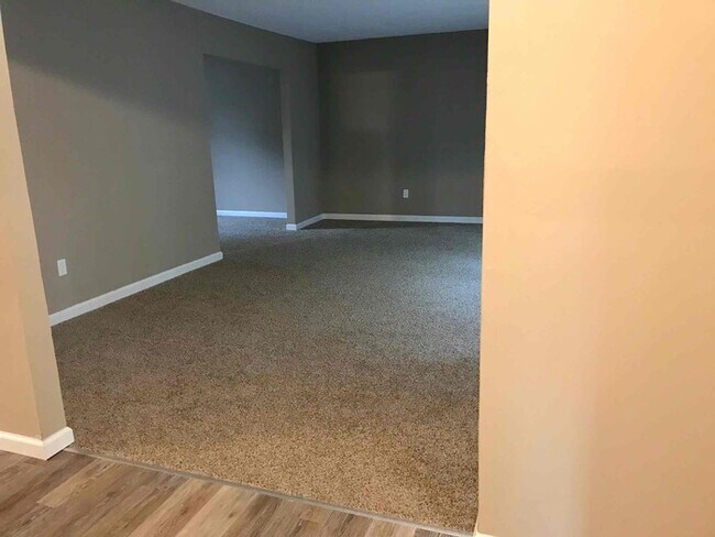 Foto del edificio - 2050 Riverwood Trails Dr
