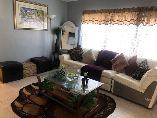 Foto del edificio - 546 Monticello Ave