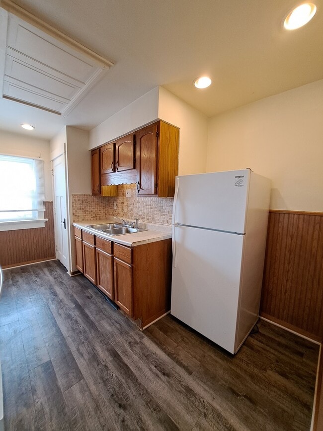Building Photo - 43 E Shadyside Dr
