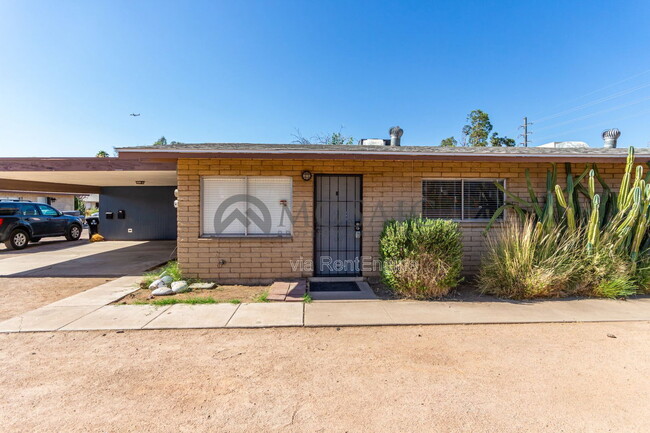 Building Photo - 1204 S McClintock Dr