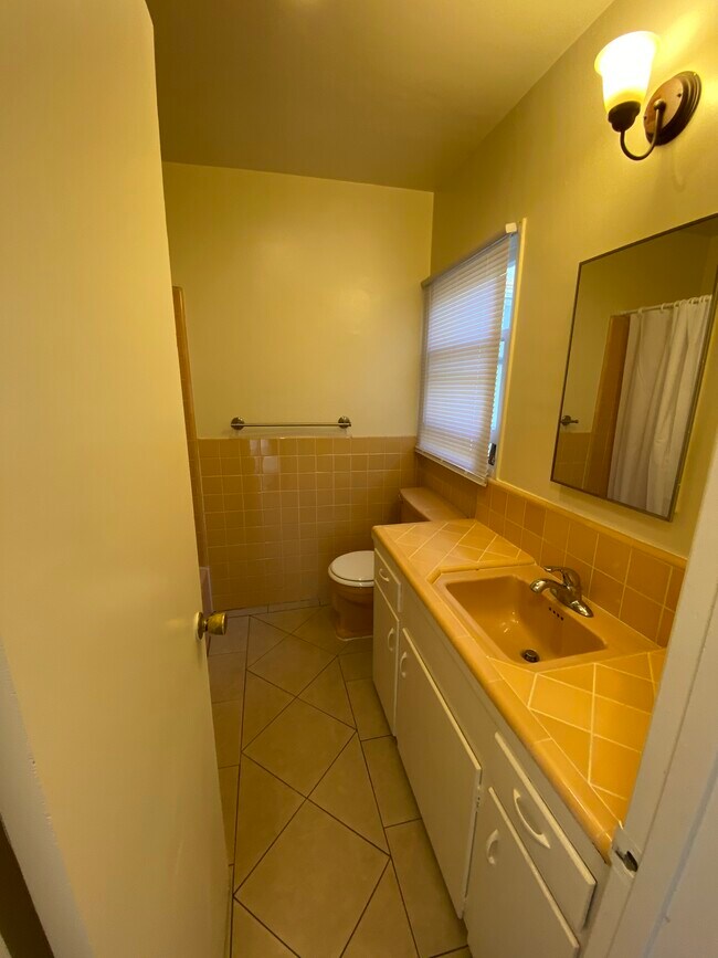 Foto del edificio - 1280 E 4th St