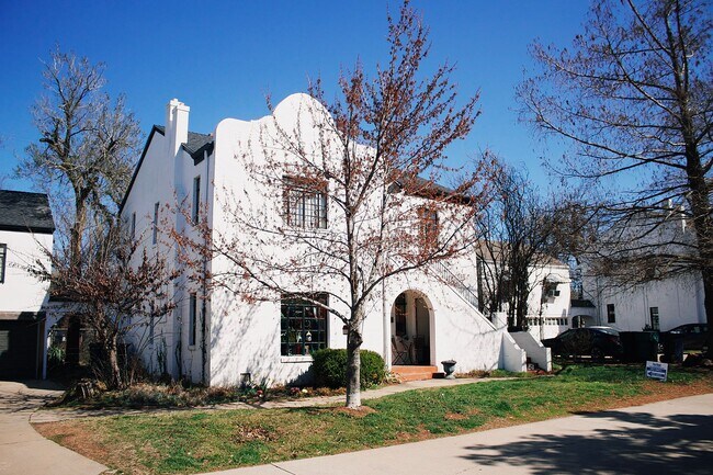Foto del edificio - Historic Duplex near Plaza district!