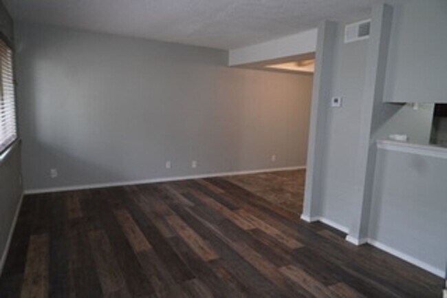 Foto del edificio - Wonderful 1-bedroom, 1.5-bath loft style condo!