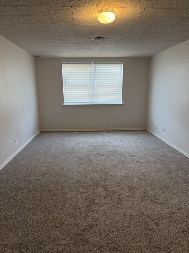 Building Photo - 736 Massachusetts St