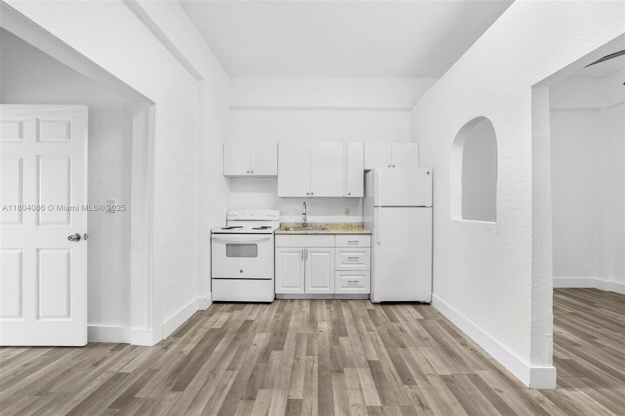 Foto principal - 2300 W Flagler St