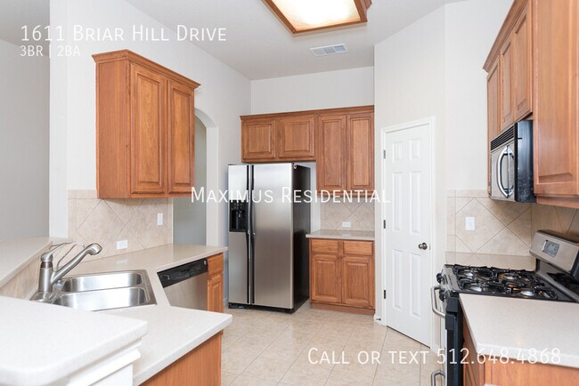 Building Photo - 1611 Briar Hill Dr
