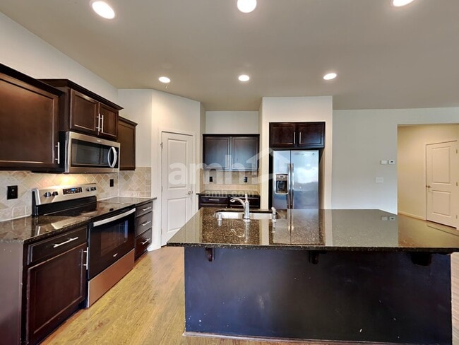 Foto del edificio - 614 206th St Ct E