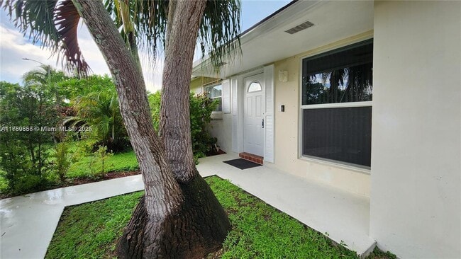 Foto del edificio - 7781 SW 1st St