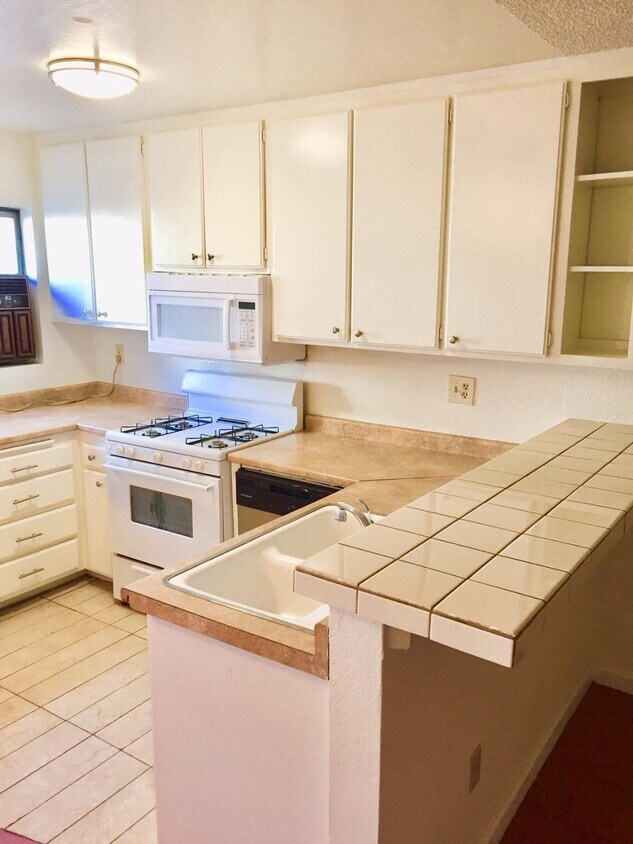 18530 Hatteras St Unit 105, Tarzana, CA 91356 Condo for Rent in