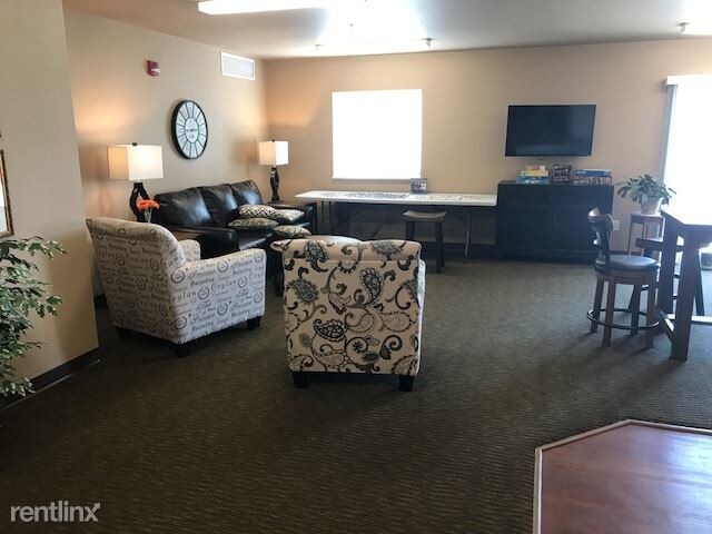 Building Photo - 118 Fox Hills Pky