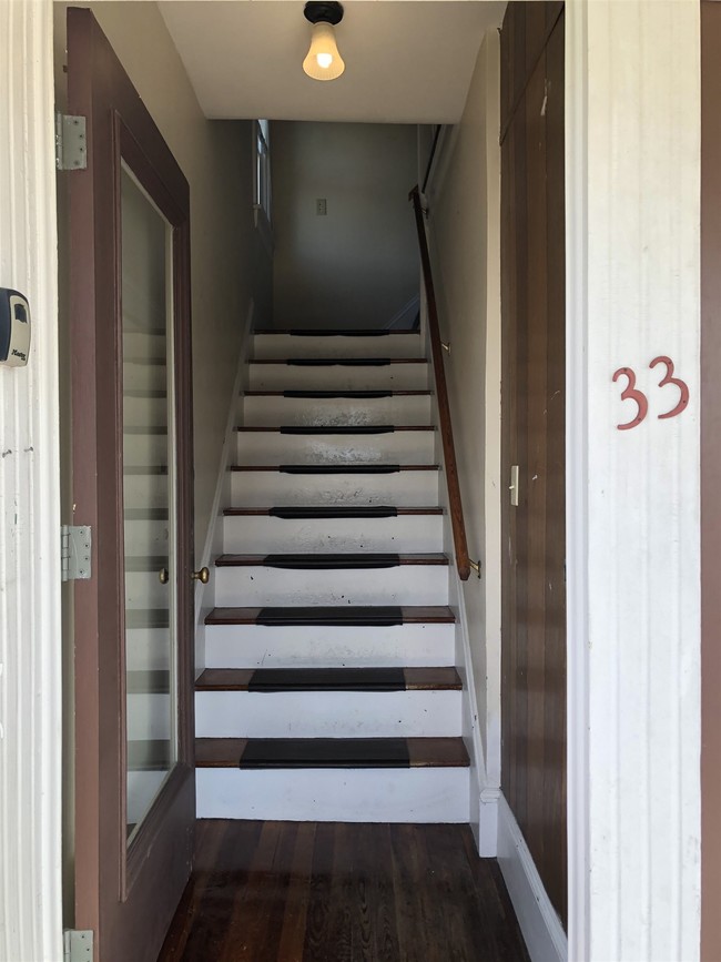 Building Photo - 33 Menands Rd