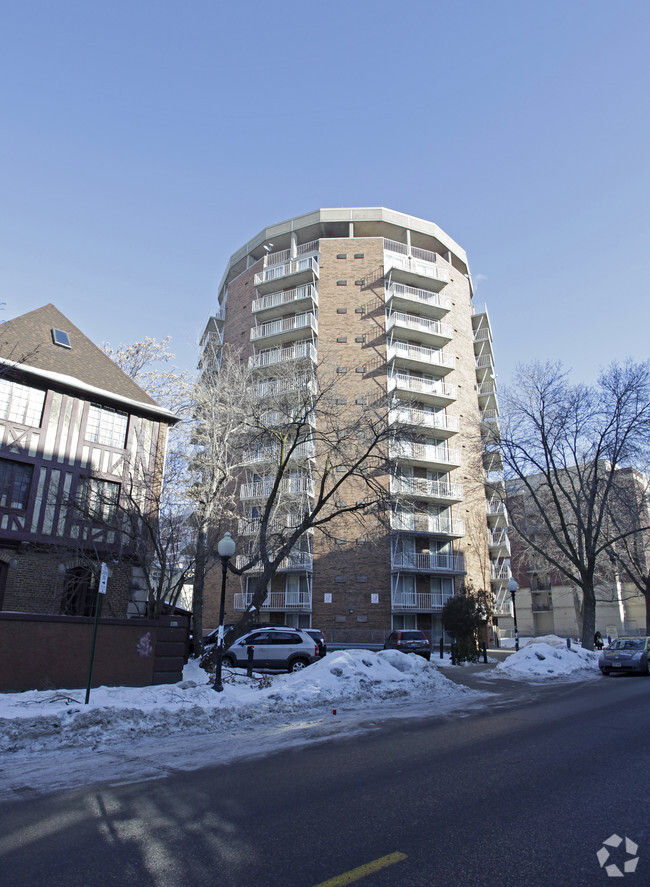 Foto del edificio - Roundhouse Apartments