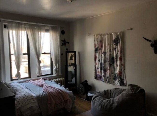 Foto del edificio - Charming 3 Bedroom-No Broker Fee