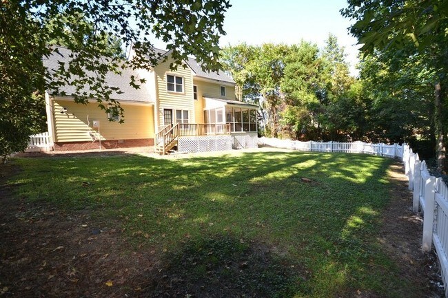 Building Photo - 2512 Dahlgreen Rd
