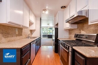 Building Photo - 6405 Green Valley Cir