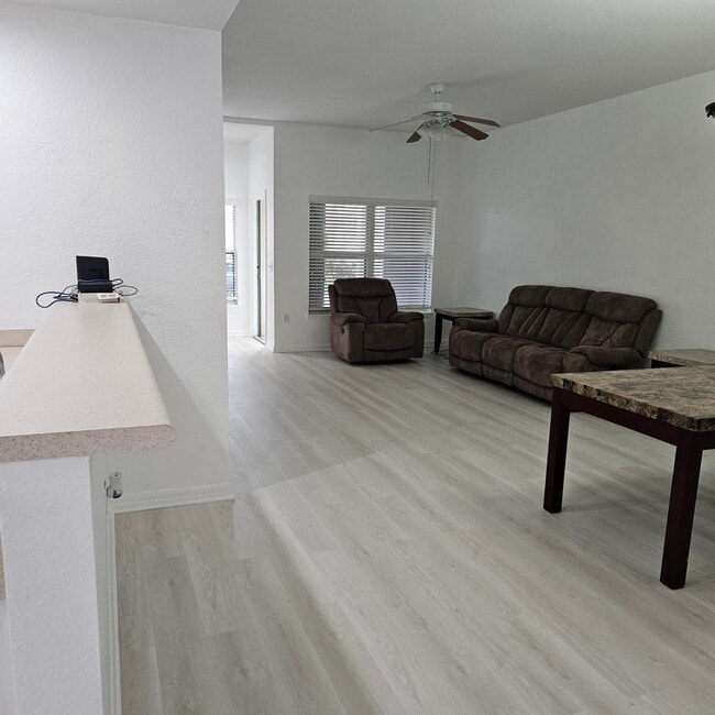 Foto del edificio - 1859 S Dovetail Dr